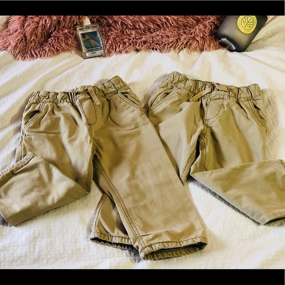 Sale!! 4/$20 Gap 2 pair khaki pants Sale!!
